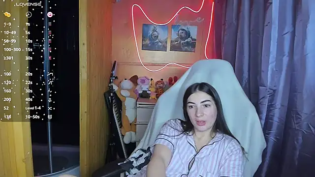 Snapshot of Fiery_Brunette_ chatting on February 28, 4:43 am Fiery Brunette online show from February 28, 4:43 am