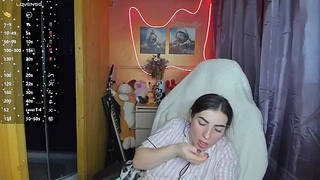 Snapshot of Fiery_Brunette_ chatting on March 20, 10:32 am Fiery Brunette online show from March 20, 10:32 am