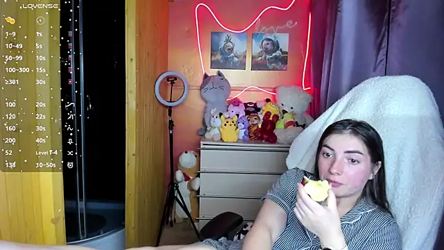 Snapshot of Fiery_Brunette_ chatting on October 12, 2:27 pm Fiery Brunette online show from October 12, 2:27 pm