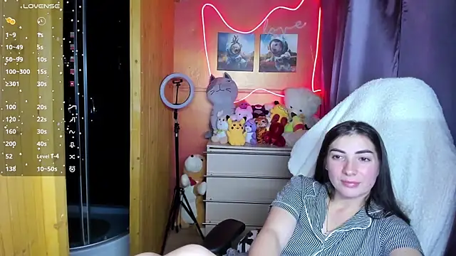 Snapshot of Fiery_Brunette_ chatting on November 6, 5:14 pm Fiery Brunette online show from November 6, 5:14 pm