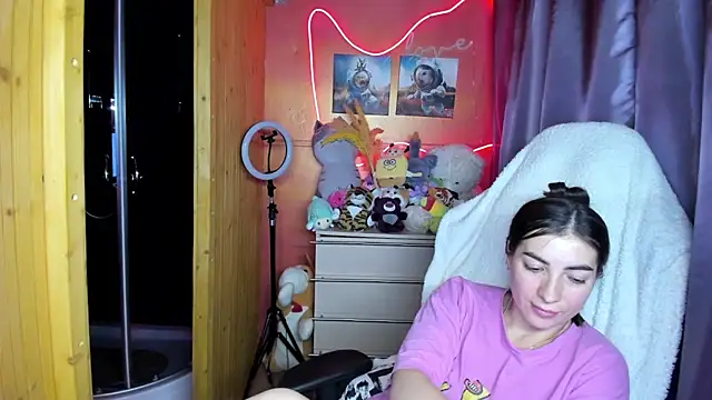 Fiery Brunette  online show from April 9, 4:34 am