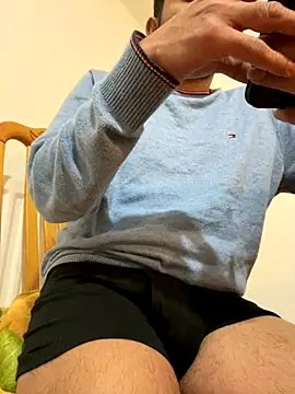 Snapshot of rhuh3991 chatting on December 1, 11:14 pm rhuh3991 online show from December 1, 11:14 pm