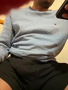 Snapshot of rhuh3991 chatting on December 3, 8:39 pm rhuh3991 online show from December 3, 8:39 pm