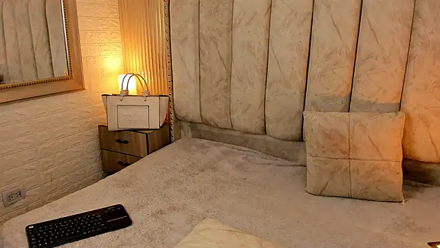 catalina  23 online show from September 29, 9:08 pm