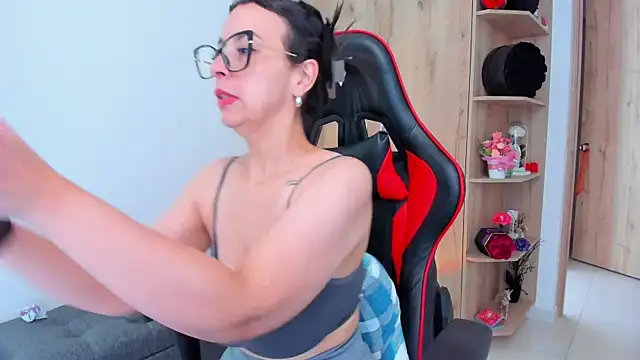  amanda seyfried19 online show from March 28, 5:45 pm