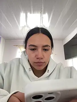 hannahb-e online show from February 3, 4:01 pm