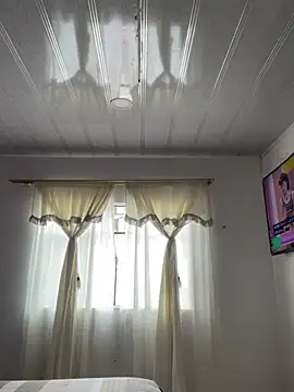 hannahb-e online show from March 27, 2:06 pm