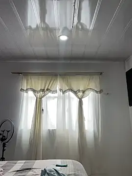 hannahb-e online show from March 31, 4:51 pm