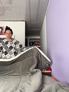 hannahb-e online show from April 16, 3:46 pm