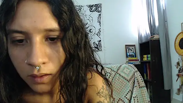 Snapshot of AlinaWoolf_ chatting on December 10, 4:49 pm AlinaWoolf  online show from December 10, 4:49 pm