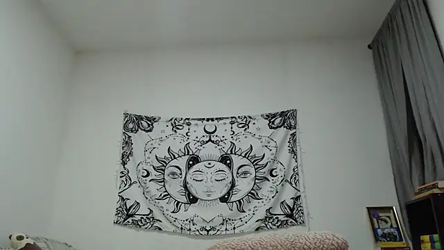 Snapshot of AlinaWoolf_ chatting on December 26, 1:51 am AlinaWoolf  online show from December 26, 1:51 am