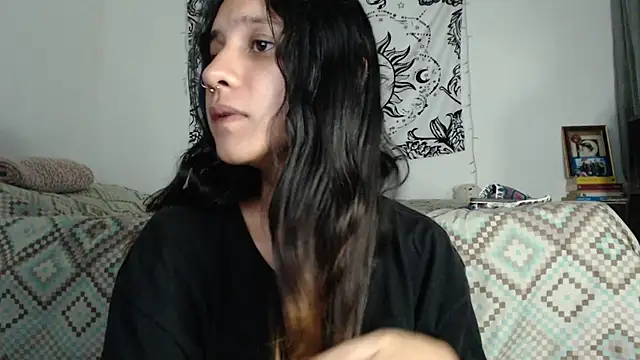 Snapshot of AlinaWoolf_ chatting on December 28, 2:33 am AlinaWoolf  online show from December 28, 2:33 am