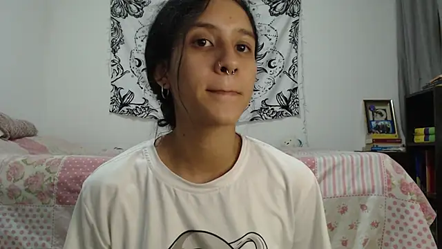 Snapshot of AlinaWoolf_ chatting on January 3, 11:44 pm AlinaWoolf  online show from January 3, 11:44 pm