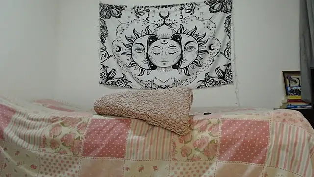 Snapshot of AlinaWoolf_ chatting on January 29, 5:19 am AlinaWoolf  online show from January 29, 5:19 am