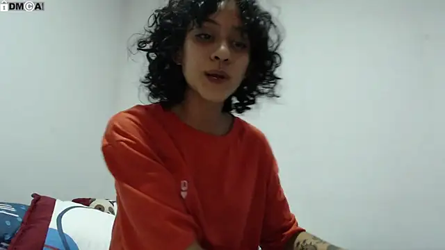 Snapshot of AlinaWoolf_ chatting on October 3, 9:34 pm AlinaWoolf  online show from October 3, 9:34 pm