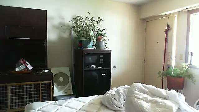 Snapshot of CeceilaMoon chatting on July 16, 4:13 pm CeceilaMoon online show from July 16, 4:13 pm