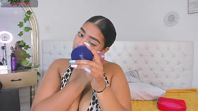Snapshot of sharlot_evans_ chatting on January 12, 12:32 pm sharlot evans online show from January 12, 12:32 pm
