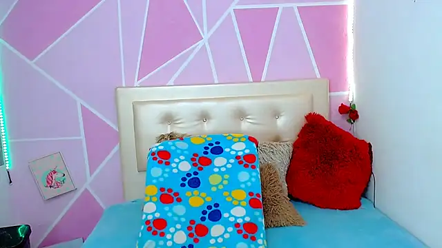 Snapshot of AngeDrty chatting on February 4, 6:52 am AngeDrty online show from February 4, 6:52 am