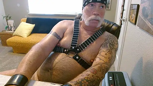 Snapshot of musclebearnips chatting on June 23, 5:55 pm musclebearnips online show from June 23, 5:55 pm