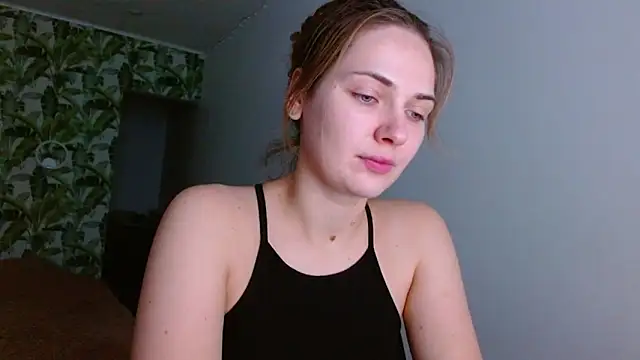 Snapshot of Olivia_shine chatting on December 3, 5:42 am Olivia shine online show from December 3, 5:42 am