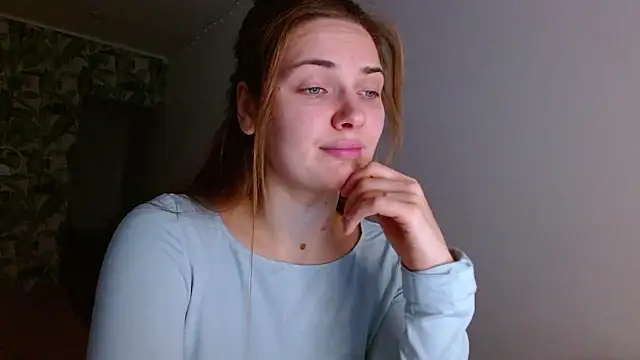 Snapshot of Olivia_shine chatting on December 6, 5:20 am Olivia shine online show from December 6, 5:20 am