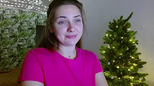 Snapshot of Olivia_shine chatting on December 21, 5:25 am Olivia shine online show from December 21, 5:25 am