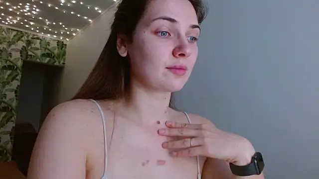 Snapshot of Olivia_shine chatting on January 16, 5:32 am Olivia shine online show from January 16, 5:32 am