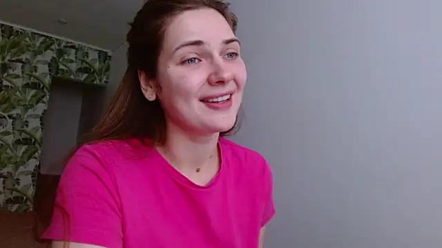 Snapshot of Olivia_shine chatting on February 3, 5:40 am Olivia shine online show from February 3, 5:40 am