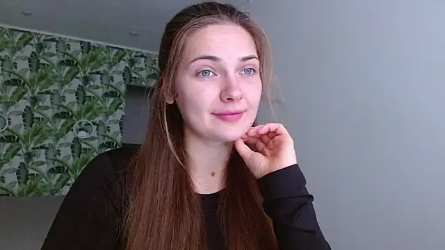 Snapshot of Olivia_shine chatting on October 18, 4:26 am Olivia shine online show from October 18, 4:26 am