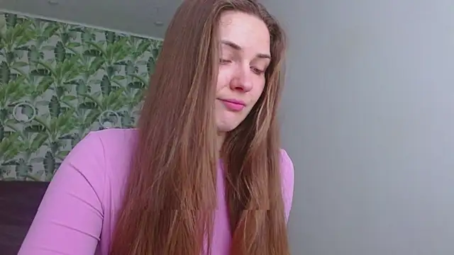 Snapshot of Olivia_shine chatting on April 19, 4:12 am Olivia shine online show from April 19, 4:12 am
