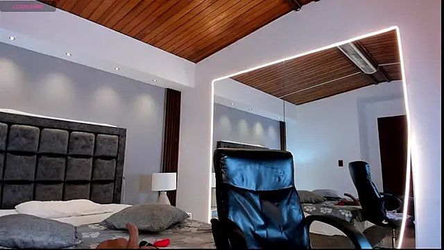 victoria mooree online show from March 20, 7:25 pm