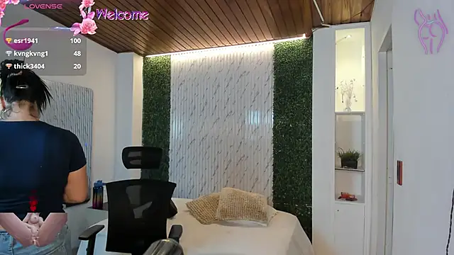 Snapshot of victoria_mooree chatting on June 11, 12:32 am victoria mooree online show from June 11, 12:32 am
