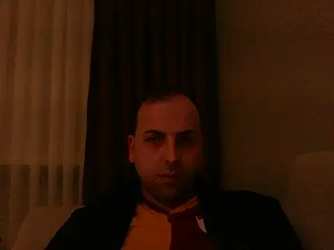 Snapshot of Yldrmm_9553 chatting on April 13, 9:20 pm Yldrmm 9553 online show from April 13, 9:20 pm