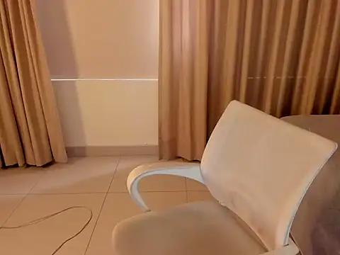 kiaraowen online show from December 20, 5:09 pm