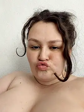 BlackCurly online show from May 31, 1:40 pm