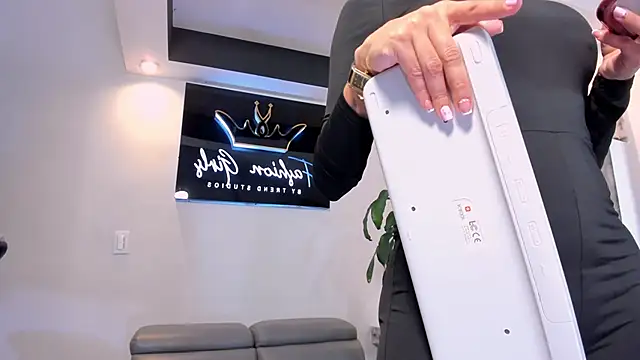 AnaRuiz online show from November 14, 2:16 pm