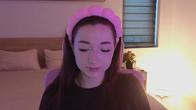 YasmineWest online show from May 29, 12:52 am