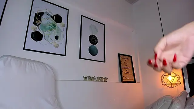 amysc online show from March 24, 11:37 am