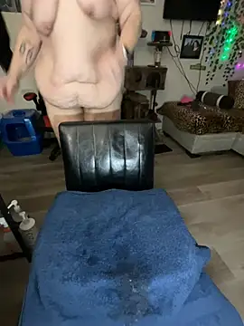 fatfabulous1981 online show from January 22, 3:52 am