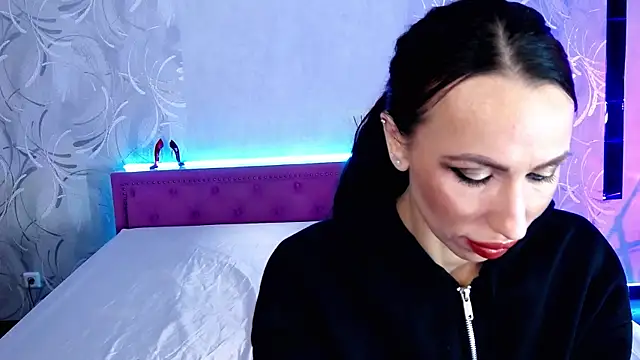 Snapshot of MeganLuxstar chatting on April 28, 2:27 am MeganLuxstar online show from April 28, 2:27 am