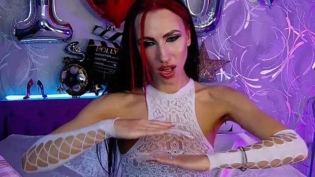 Snapshot of MeganLuxstar chatting on June 1, 11:50 pm MeganLuxstar online show from June 1, 11:50 pm