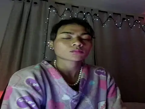 Lilithsabeth online show from April 5, 2:20 am