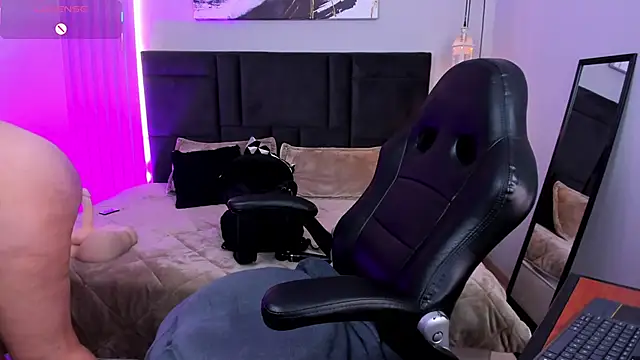 Tisha  lau online show from February 19, 2:02 pm