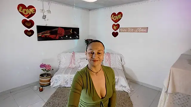 lollita 23  online show from April 17, 8:34 pm