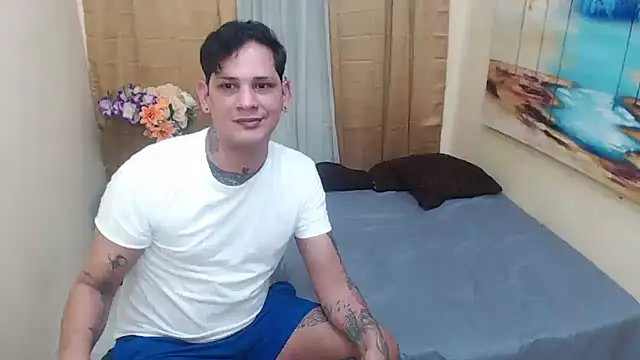 Snapshot of two_monstercock chatting on November 3, 6:31 pm two monstercock online show from November 3, 6:31 pm