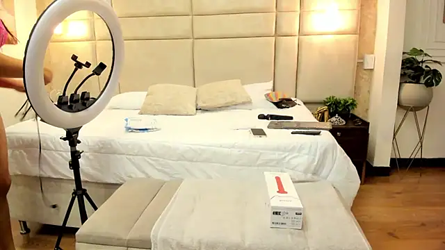 Victoria-Harper online show from March 8, 5:54 pm