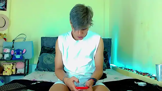 Liamscott  online show from April 11, 8:02 pm