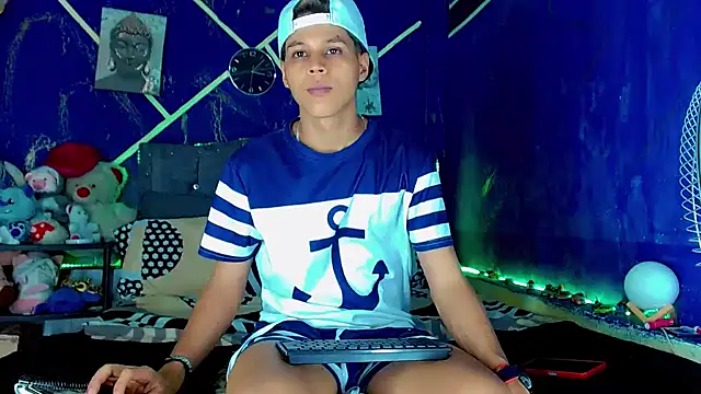 Snapshot of Liamscott_ chatting on June 13, 8:07 pm Liamscott online show from June 13, 8:07 pm