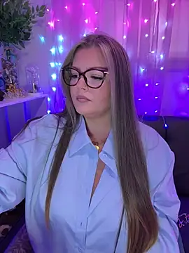 Snapshot of KikiBBW chatting on November 4, 3:33 pm KikiBBW online show from November 4, 3:33 pm