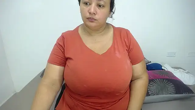 CrushOnMe  online show from June 20, 12:30 pm